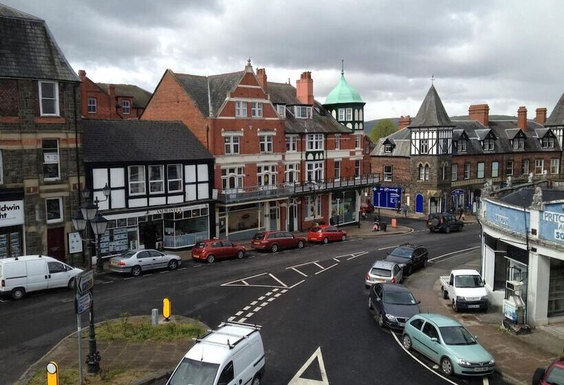 Hampton Hotel & Restaurant