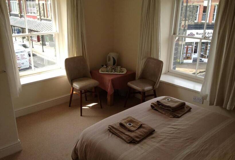 Hampton Hotel & Restaurant