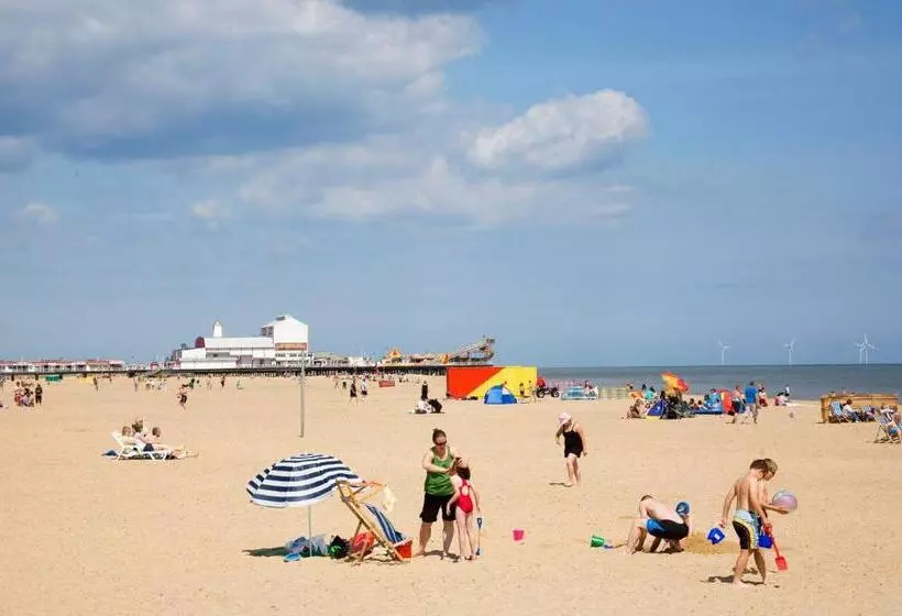 Hotelli New Beach