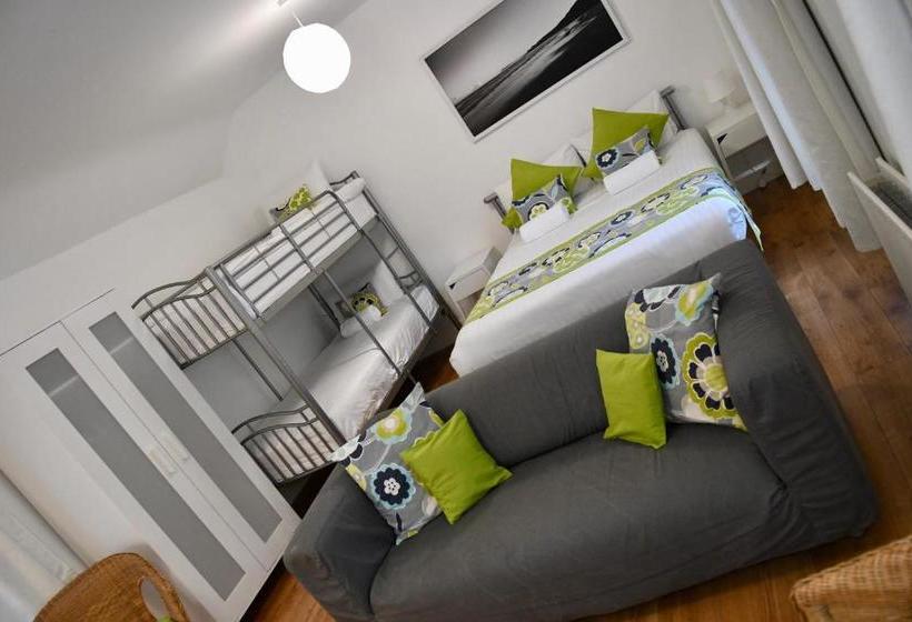 הוסטל Portrush Townhouse