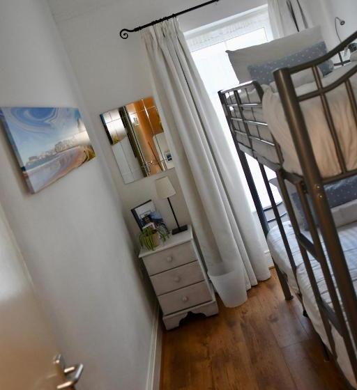 הוסטל Portrush Townhouse