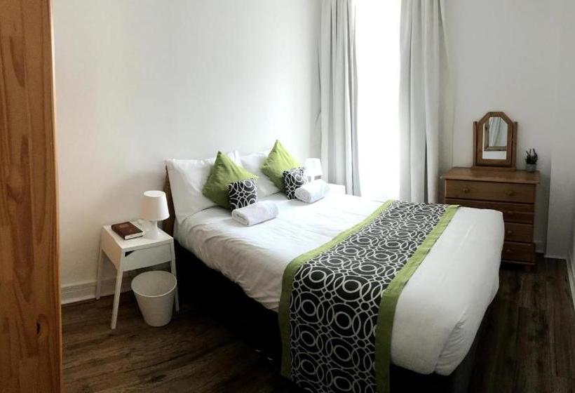 הוסטל Portrush Townhouse