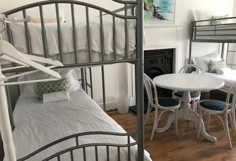 הוסטל Portrush Townhouse