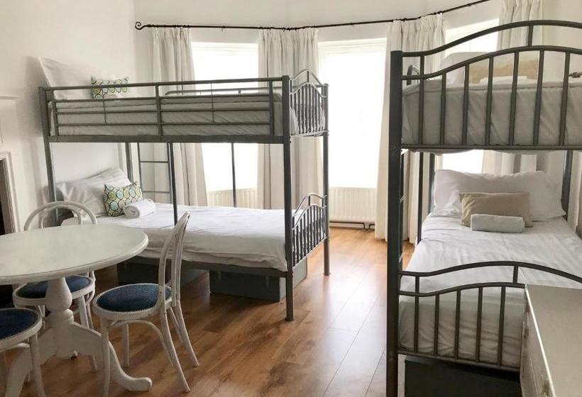 הוסטל Portrush Townhouse