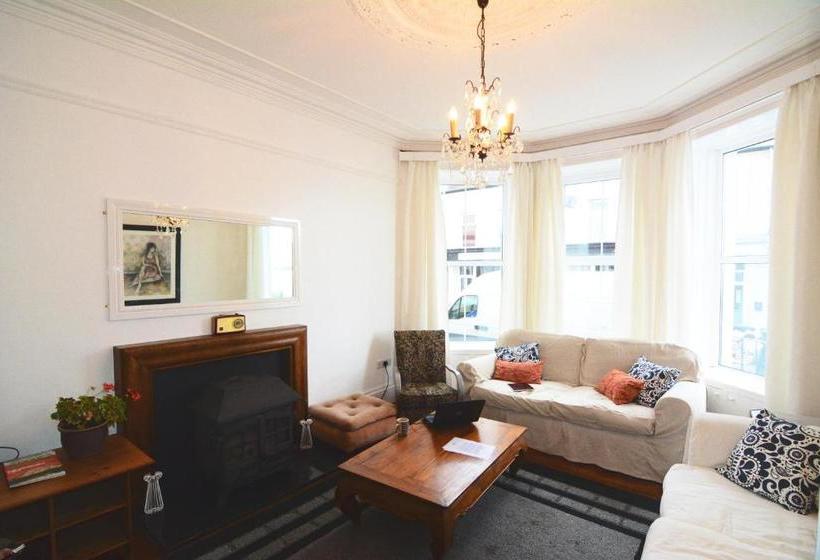 הוסטל Portrush Townhouse