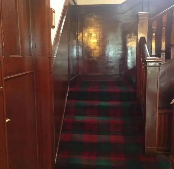 تختخواب و صبحانه Room Only At Wetherby Nairn