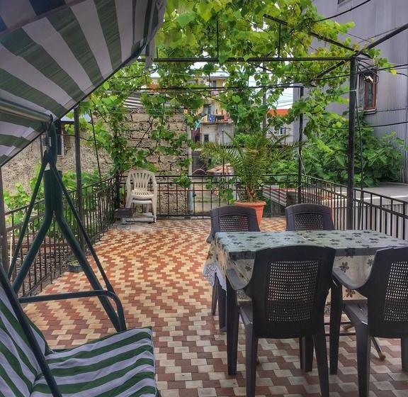 هاستل Eka Guest House