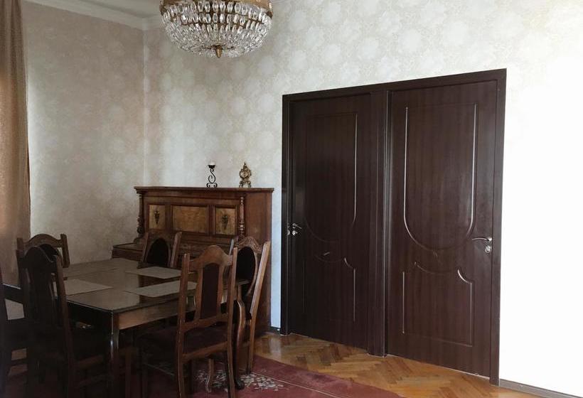 هاستل Eka Guest House