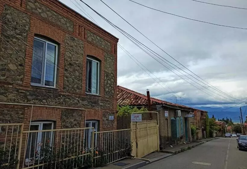 هاستل Guesthouse Lilia &wine Celler