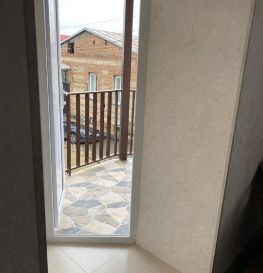 هاستل Guesthouse Lilia &wine Celler