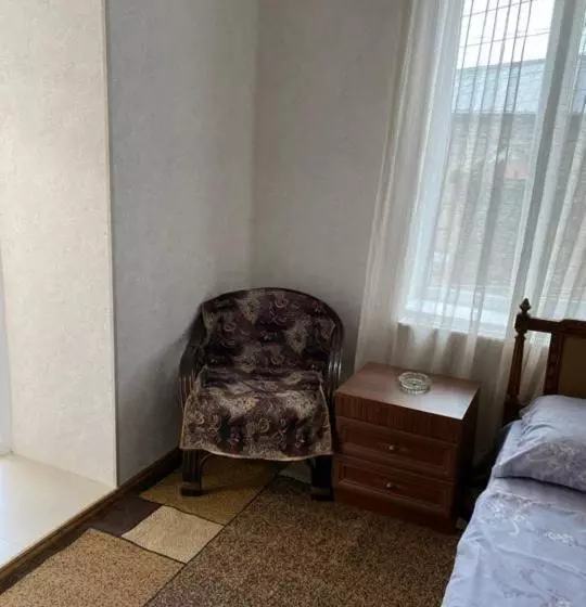 هاستل Guesthouse Lilia &wine Celler