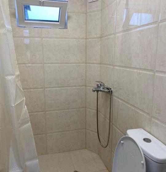 هاستل Guesthouse Lilia &wine Celler