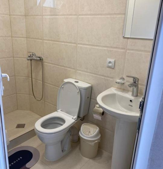 هاستل Guesthouse Lilia &wine Celler