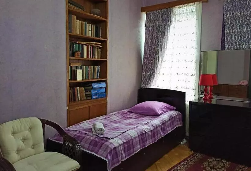 هاستل Guesthouse Lilia &wine Celler