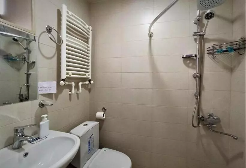 هاستل Guesthouse Lilia &wine Celler