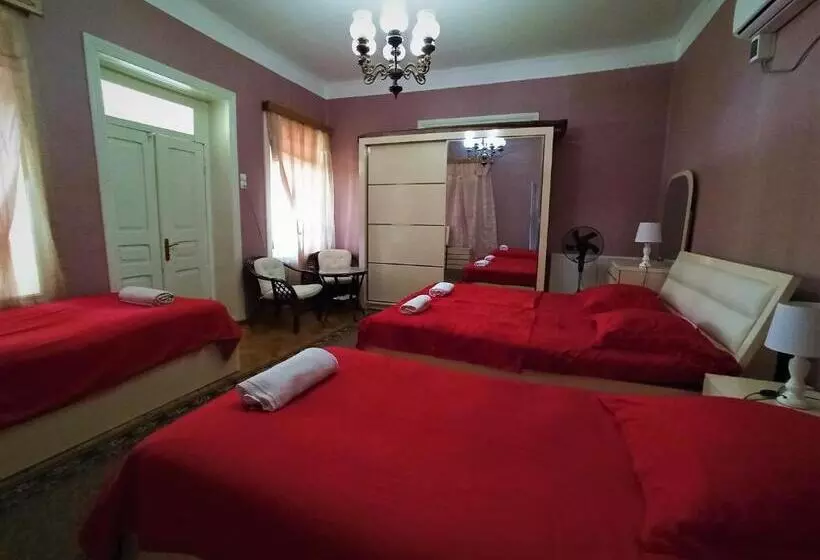 هاستل Guesthouse Lilia &wine Celler