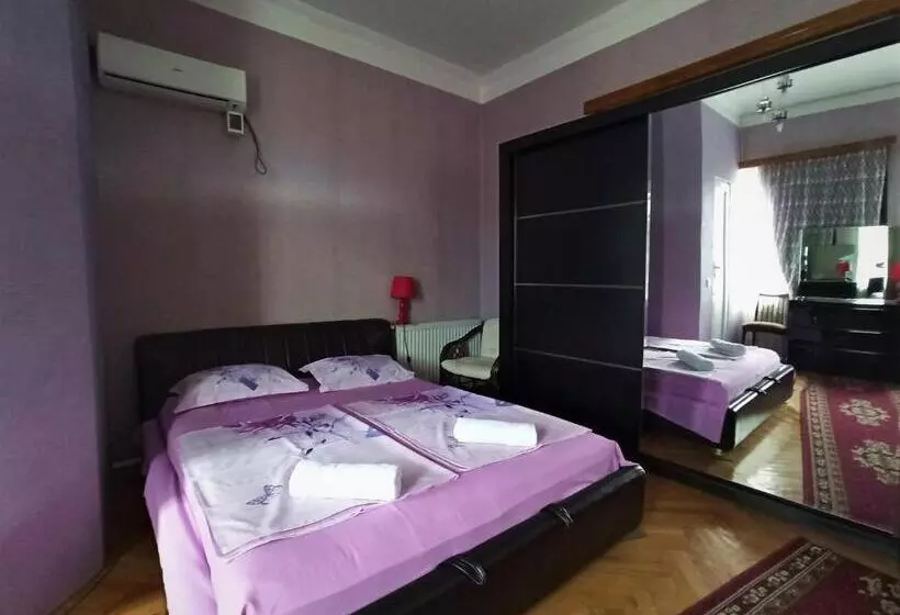 هاستل Guesthouse Lilia &wine Celler