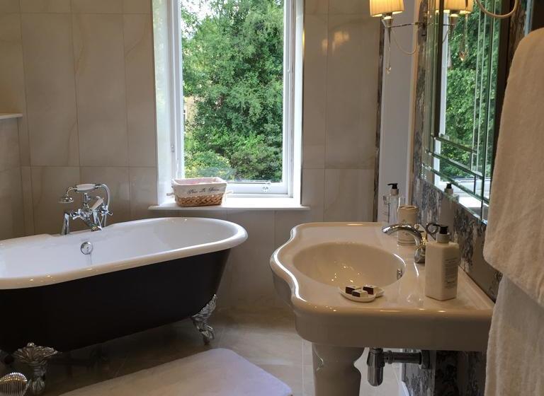 تختخواب و صبحانه Claremont House