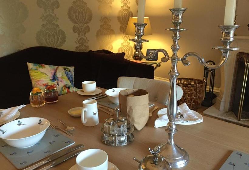 تختخواب و صبحانه Claremont House