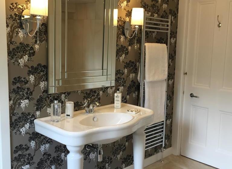 تختخواب و صبحانه Claremont House