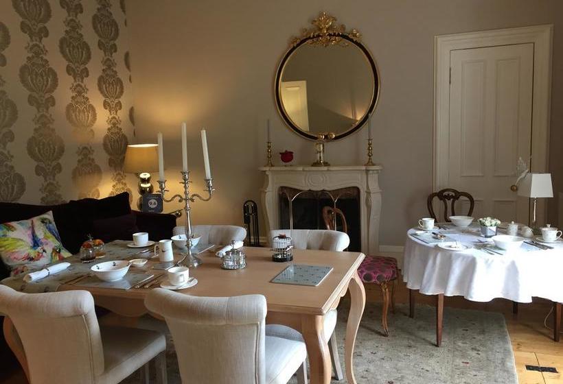 تختخواب و صبحانه Claremont House