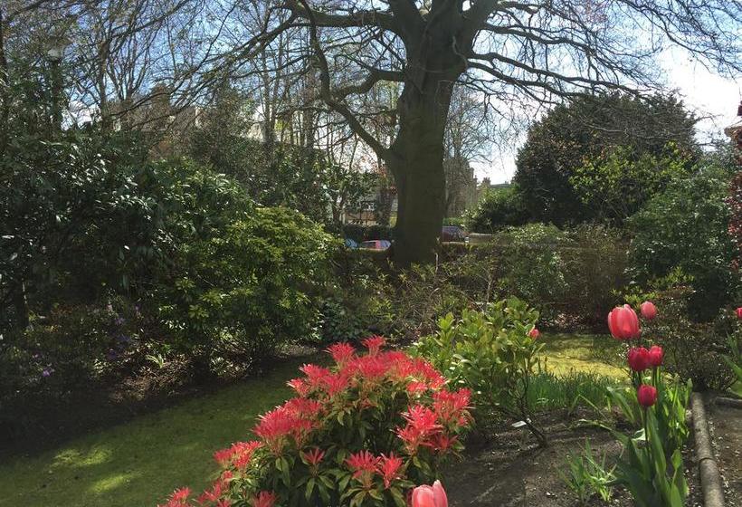 تختخواب و صبحانه Claremont House