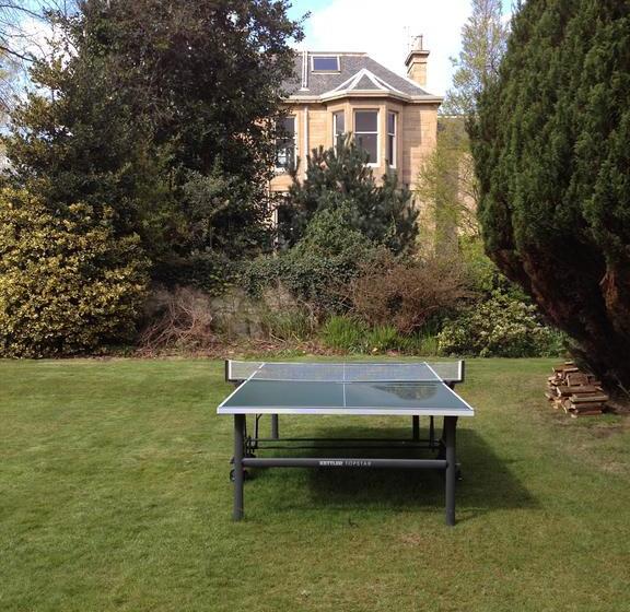 تختخواب و صبحانه Claremont House