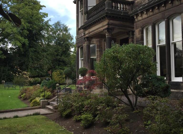 تختخواب و صبحانه Claremont House