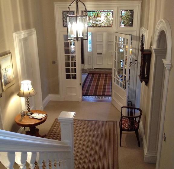 تختخواب و صبحانه Claremont House