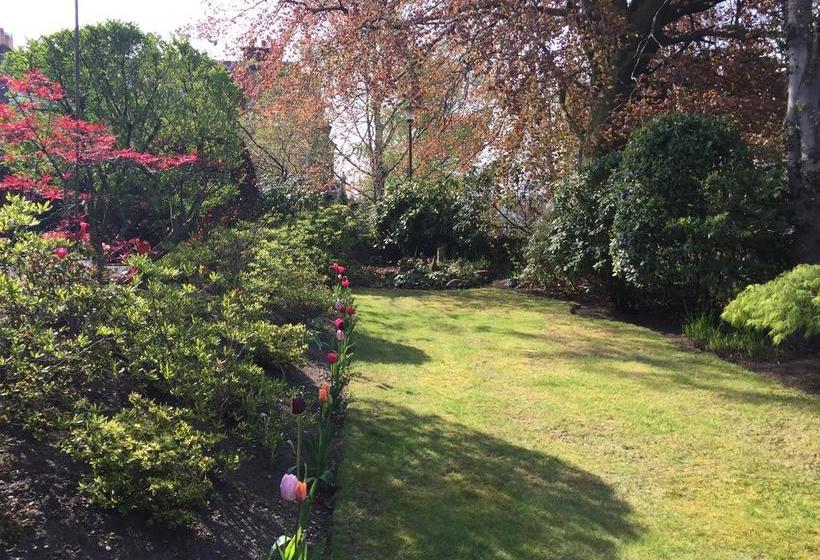 تختخواب و صبحانه Claremont House