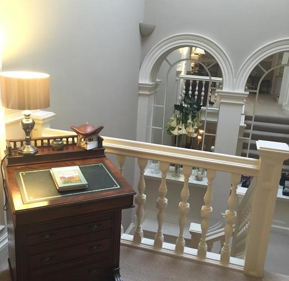 تختخواب و صبحانه Claremont House