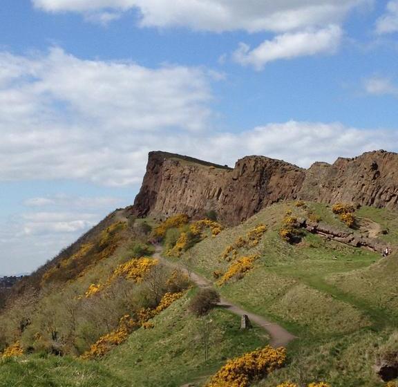 تختخواب و صبحانه Claremont House