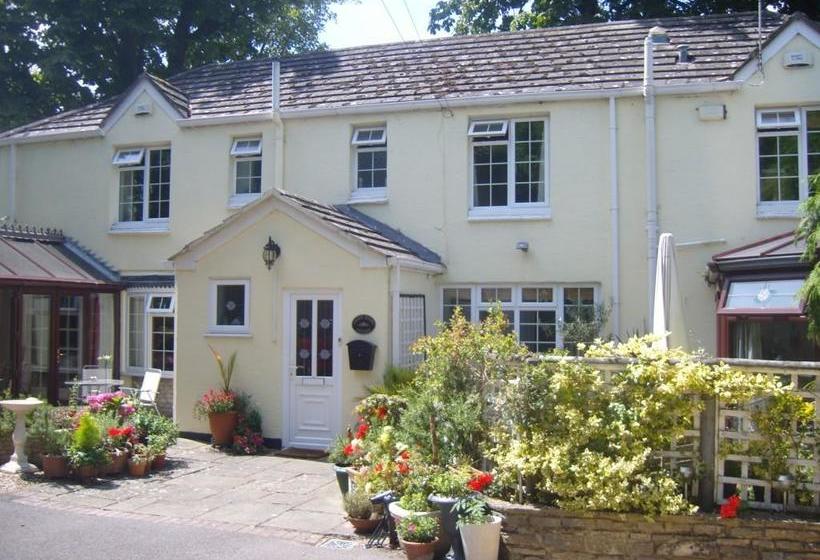 تختخواب و صبحانه Coach House Cottage