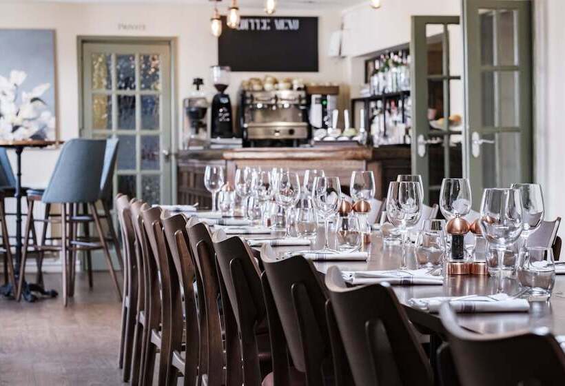 مبيت وإفطار The Bower Inn