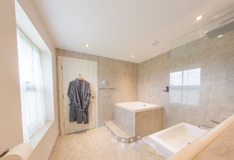 مبيت وإفطار The Bower Inn