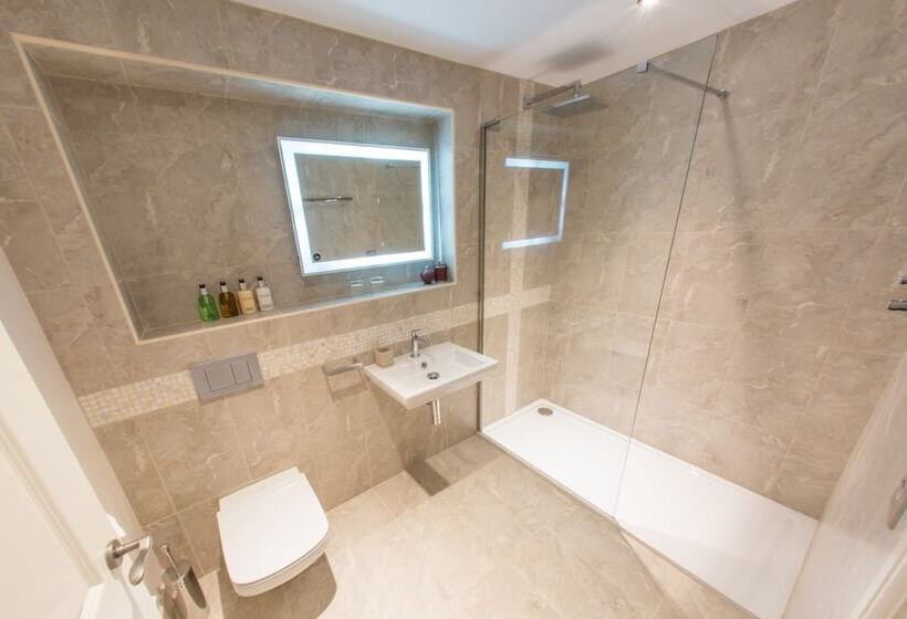 مبيت وإفطار The Bower Inn