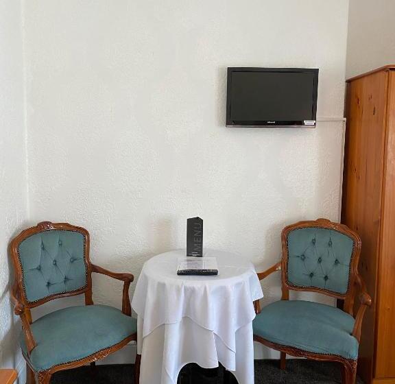 住宿加早餐  The Clovelly