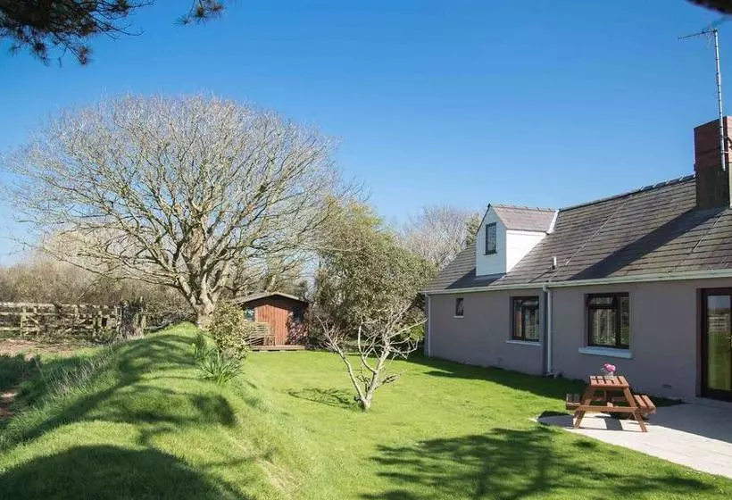 Fields Lodge Bed & Breakfast