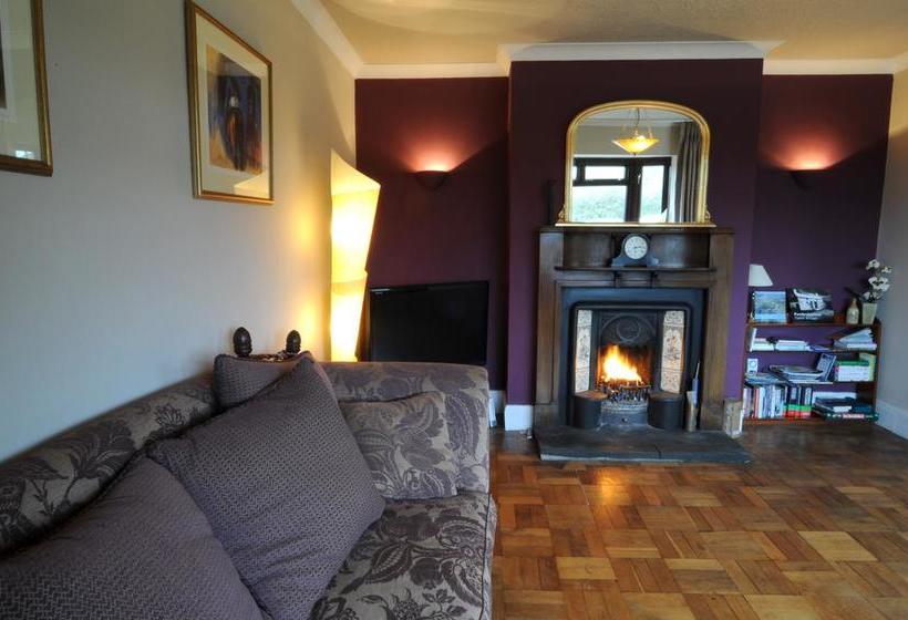 Fields Lodge Bed & Breakfast