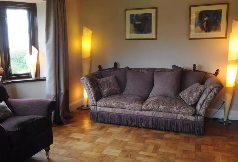 Fields Lodge Bed & Breakfast