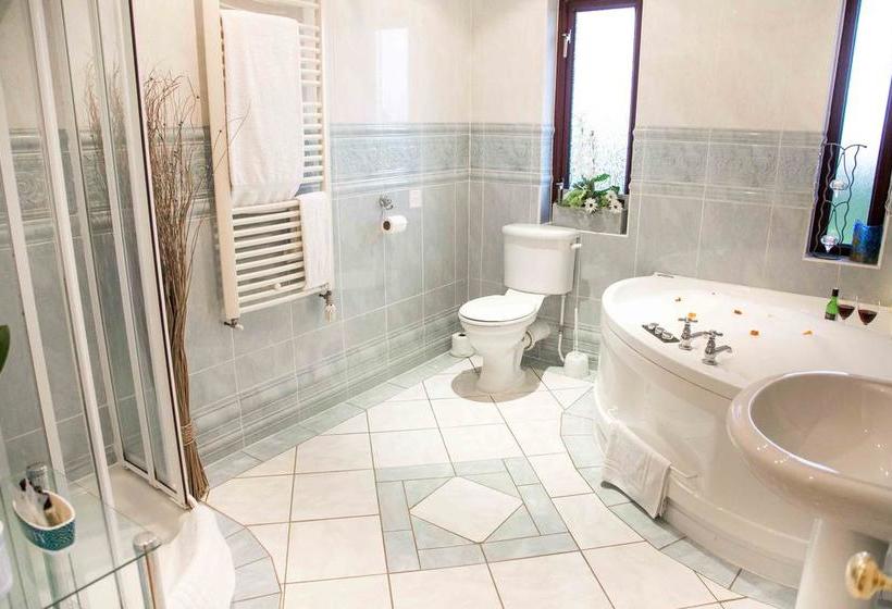 Fields Lodge Bed & Breakfast