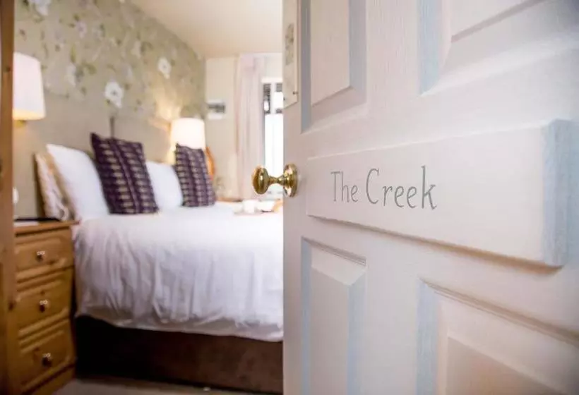 Fields Lodge Bed & Breakfast