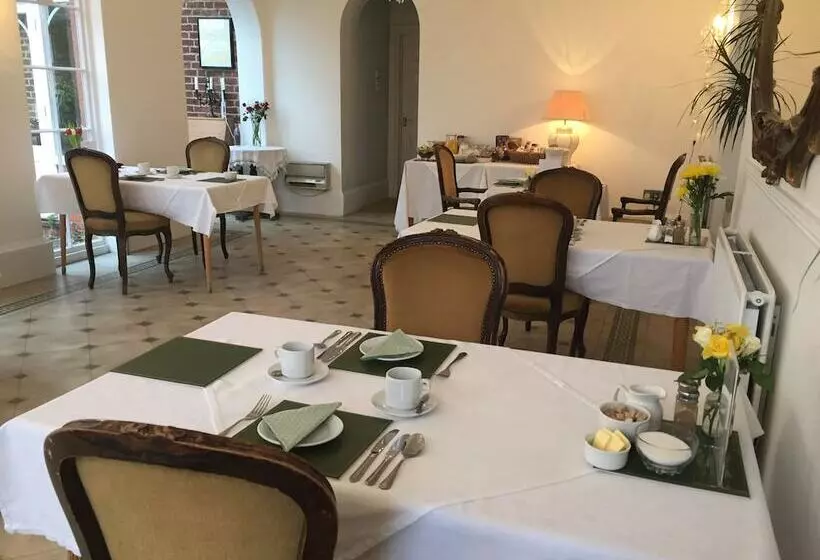 ホテル Aylestone Court
