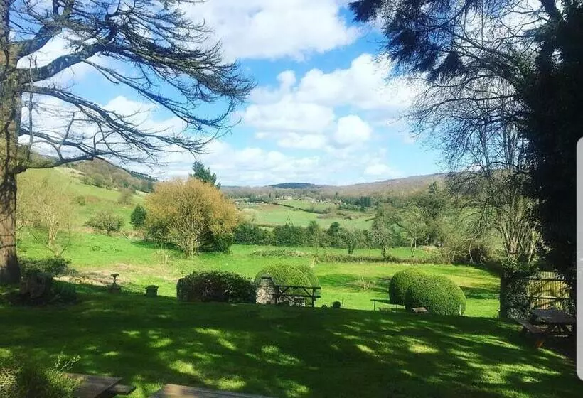 Hotelli Littledean House
