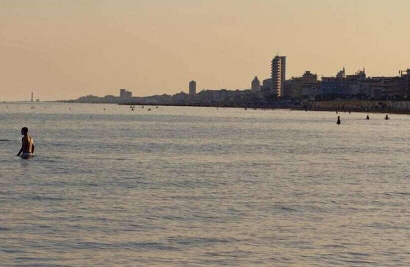 هتل Estivo Premium Deluxe Mobile Homes On Camping Malibu Beach