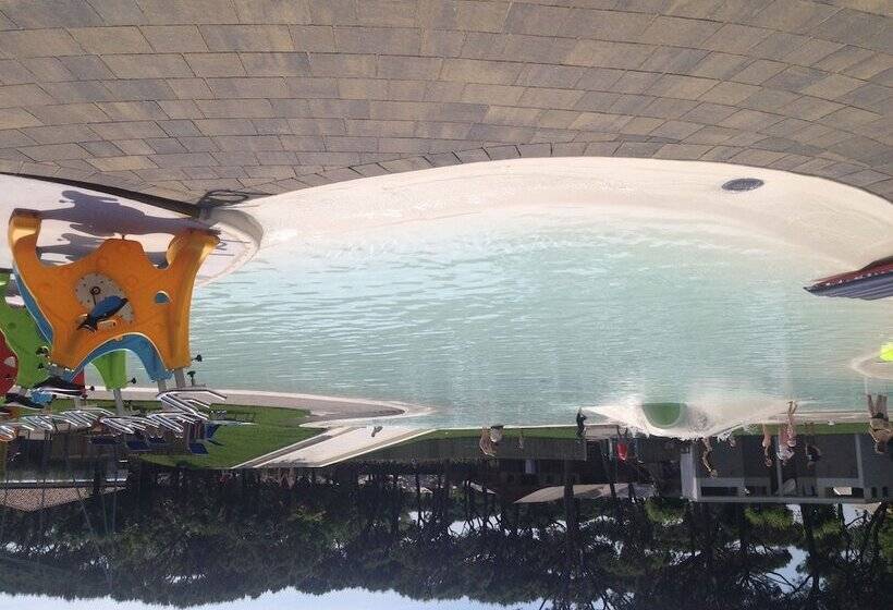 هتل Estivo Premium Deluxe Mobile Homes On Camping Malibu Beach