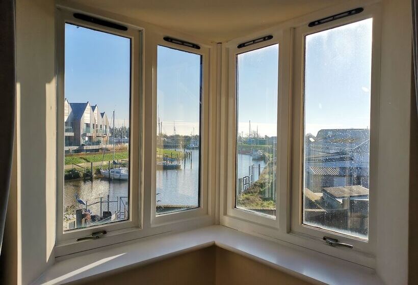 فندق The River Haven