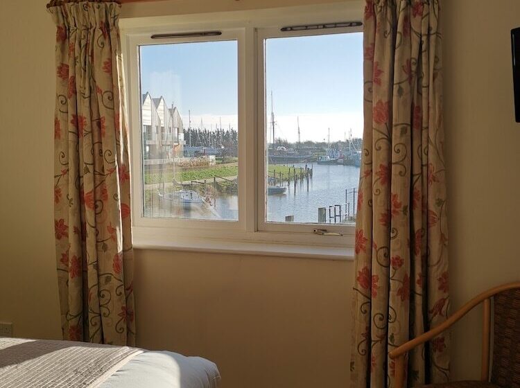 فندق The River Haven