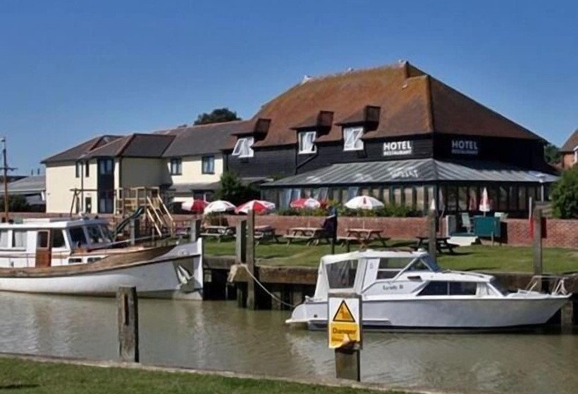 فندق The River Haven