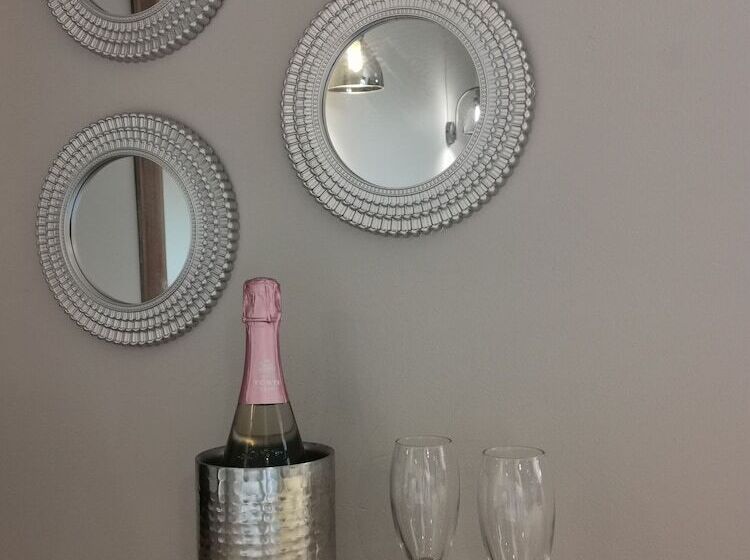 فندق The River Haven